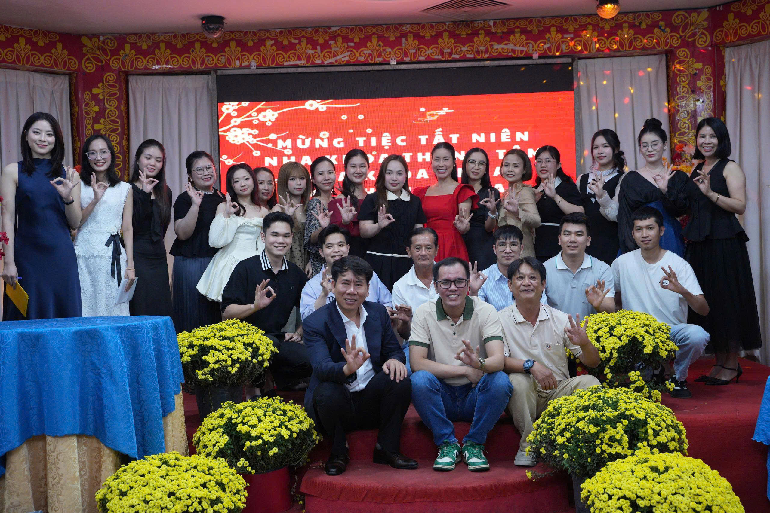 Tất niên nha khoa 2025